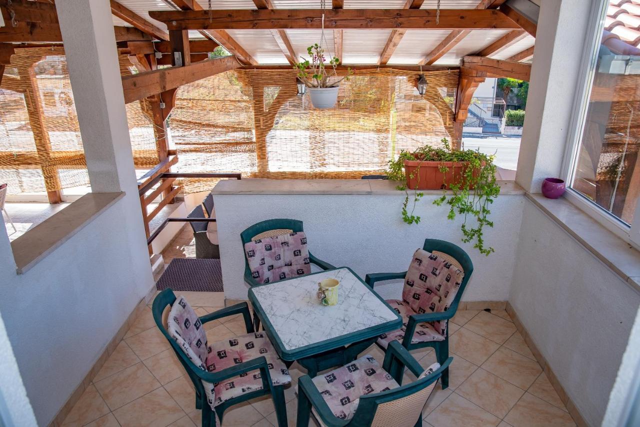 Apartments By The Sea Sumpetar, Omis - 2808 Εξωτερικό φωτογραφία